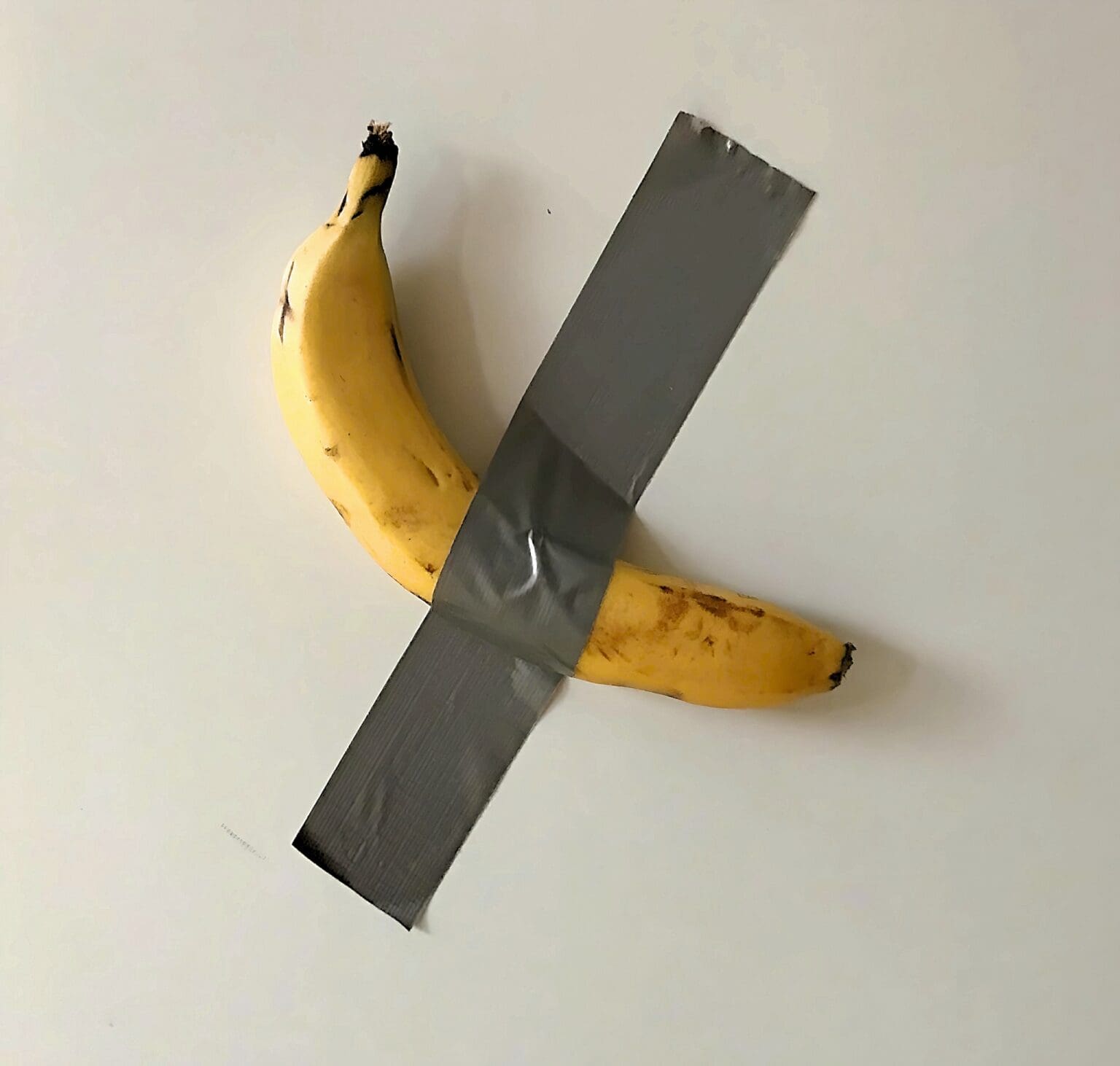 The viral banana artwork by Cattelan, Comedian, achieves record-breaking success at Sotheby’s auction. Photo: Maria023, WikiMedia.