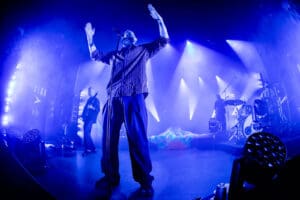 Turboweekend returns to the Store Vega stage in Copenhagen in a powerful comeback, drenched in blue light and synth-fueled energy.