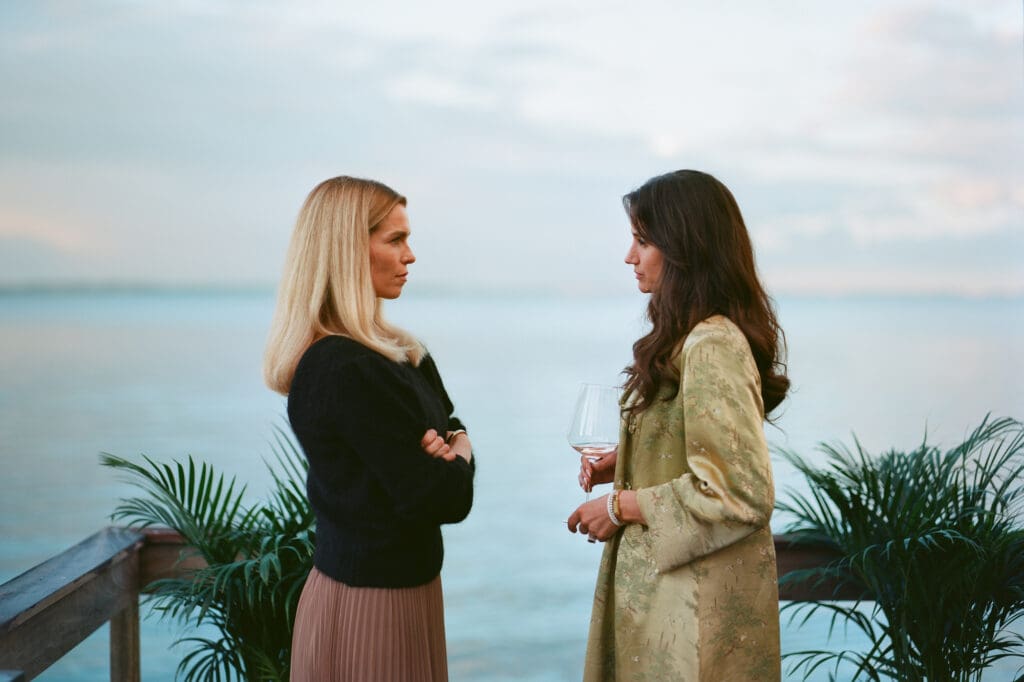 Cecilie og Katarina i Netflix-serien 'Reservatet'. Foto: Jasper Spanning / Netflix