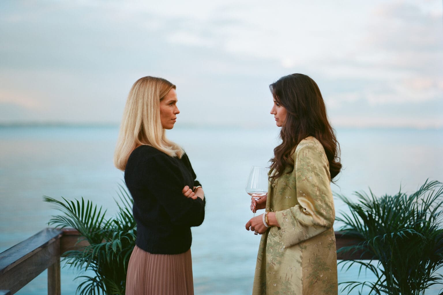 Cecilie og Katarina i Netflix-serien 'Reservatet'. Foto: Jasper Spanning / Netflix